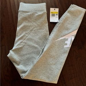 NWT Women’s Nike Tights Size S